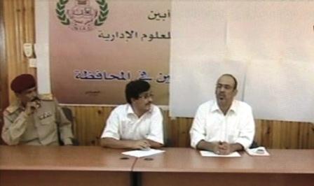 محافظ أبين في الاجتماع الموسع لحل أزمة المياه أمس